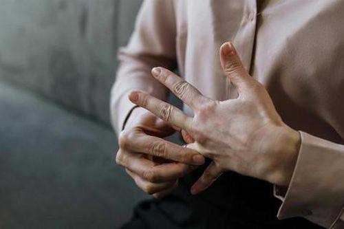 Sau ly hôn, thấy chồng cũ và nhân tình cãi vã tối ngày, tôi lại thương cảm