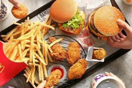 Loại đồ ăn 'khoái khẩu' của sinh viên dễ gây trầm cảm