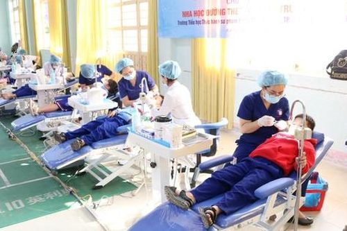 Bệnh viện Răng Hàm Mặt TW TPHCM hỗ trợ thiết bị nha khoa cho Kon Tum thúc đẩy mô hình nha học đường