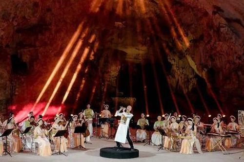 Thông tin mới về vụ hòa nhạc trong hang Dơi ở Quảng Ninh bị tạm dừng