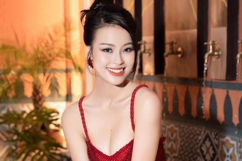 Á hậu Đào Hiền lên tiếng về thông tin bị tước vương miện