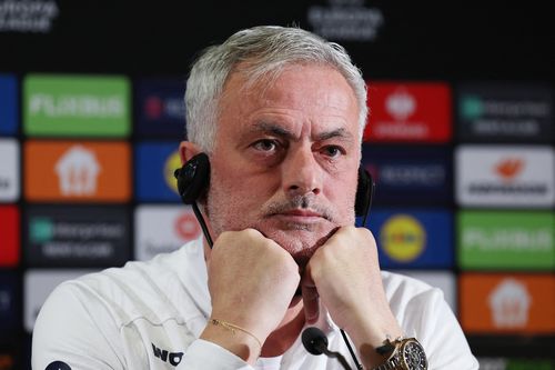 Sáng tỏ tương lai Mourinho
