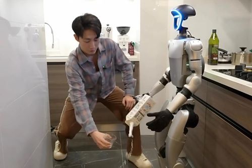 Kết bất ngờ khi bỏ 1.400 USD thuê robot 'làm bạn gái' 1 ngày
