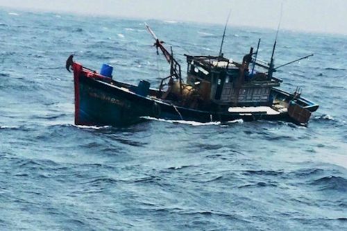 Tập trung tìm kiếm 4 ngư dân mất tích do chìm tàu cá tại Quảng Nam