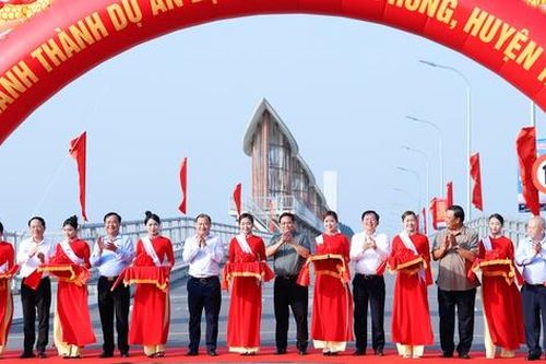 Thủ tướng thăm công trường, dự khánh thành một số công trình trọng điểm tại Bình Định