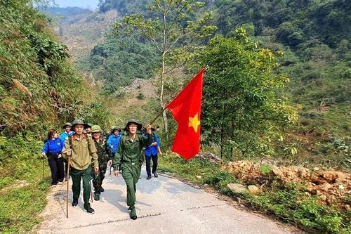 Hành trình trải nghiệm 'Hành quân theo bước chân anh'