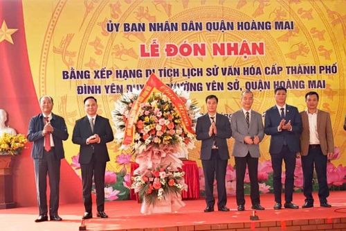 Hà Nội trao Bằng xếp hạng cho 17 di tích lịch sử