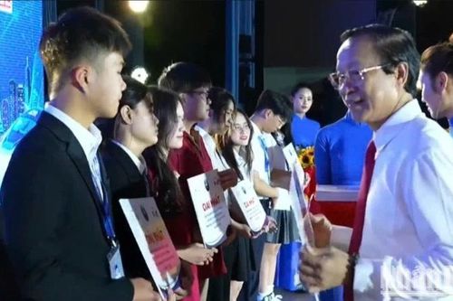12 giải Nhất được trao tại Cuộc thi nghiên cứu khoa học, kỹ thuật cấp quốc gia học sinh trung học