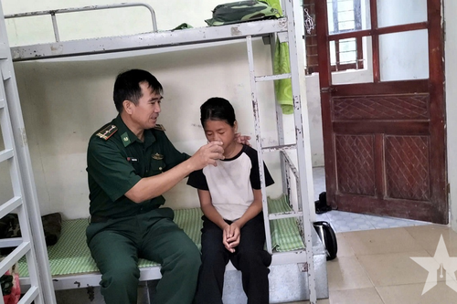 Người bố mang quân hàm xanh của các học sinh Đan Lai