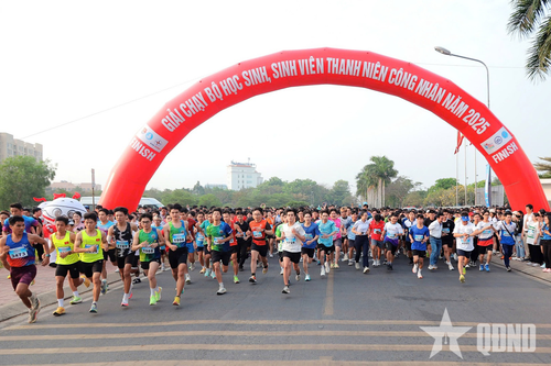 Hơn 3.000 học sinh, sinh viên, thanh niên công nhân chạy bộ hưởng ứng Giờ Trái đất 2025