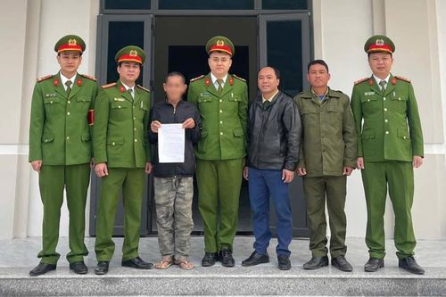 Giúp cụ ông đi lạc đoàn tụ gia đình