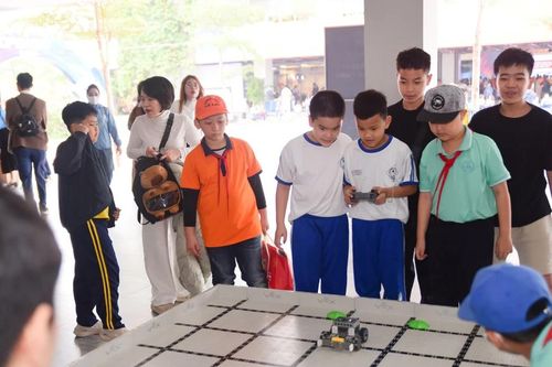 2.000 học sinh Tiểu học ở Đà Nẵng hào hứng trải nghiệm ngày hội STEM