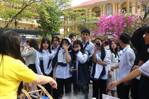 Giúp học sinh Quảng Bình tự tin thể hiện bản thân