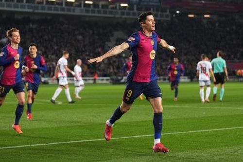 Lập siêu phẩm, Robert Lewandowski vượt thành tích ghi bàn của Puskas