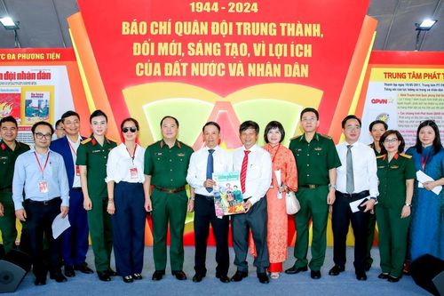 Nhà báo Hoàng Tuấn Long - Cánh én dẻo dai giữa bầu trời biên giới