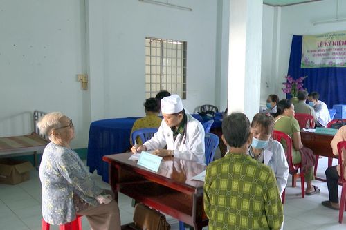 Khám bệnh, cấp thuốc miễn phí cho 500 lượt người dân biên giới Long An