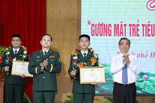 Tấm gương sáng trong công tác Đoàn và vận động quần chúng