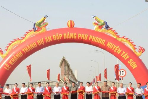 Thủ tướng Phạm Minh Chính dự Lễ khánh thành Đập dâng Phú Phong