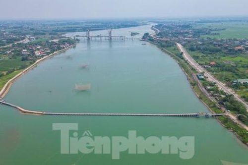 Cây cầu phao 'độc nhất vô nhị' nối đôi bờ Thạch Hãn