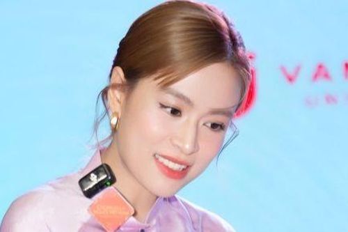 Toan tính của Hoàng Thùy Linh
