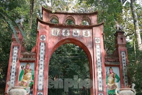 Hình ảnh khẩn trương ở Khu di tích đền Hùng trước ngày giỗ Tổ