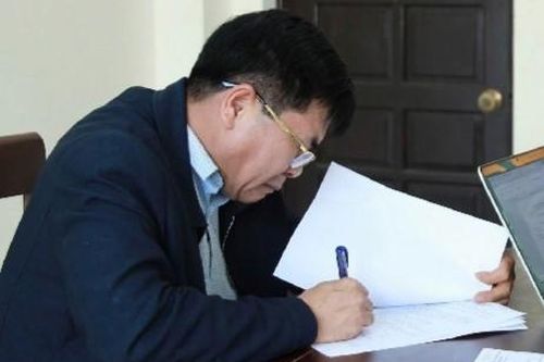 Đình chỉ công tác hiệu trưởng liên quan vụ gian lận tuổi cầu thủ Sông Lam Nghệ An