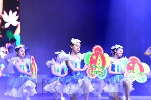 Sôi động màn mashup 'Nam quốc sơn hà – Khát vọng tuổi trẻ'