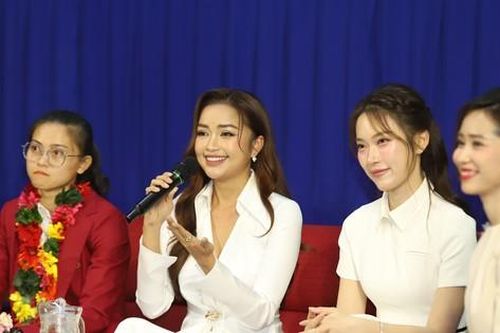 Hoa hậu Ngọc Châu trải lòng việc trao yêu thương đúng nơi, đúng người