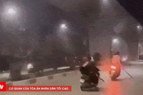 Tạm giữ 3 đối tượng mang theo hung khí diễu phố