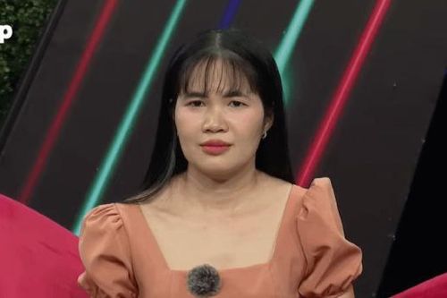 Sợ quên, cô gái mang sổ ghi chép toàn bộ thông tin về đàng trai tại show hẹn hò