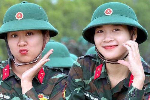 Hotgirl bóng chuyền áo lính gây sốt cộng đồng mạng