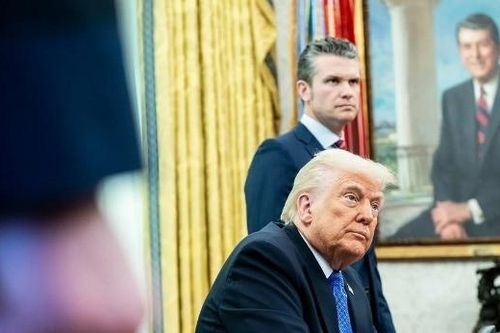 Ông Trump 'giáng đòn' vào hàng loạt đối thủ chính trị