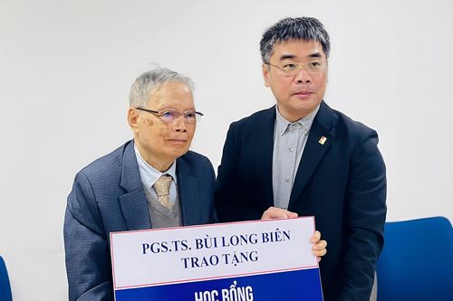 Thầy giáo 88 tuổi tặng 1 tỷ đồng cho sinh viên nghèo Đại học Bách khoa Hà Nội