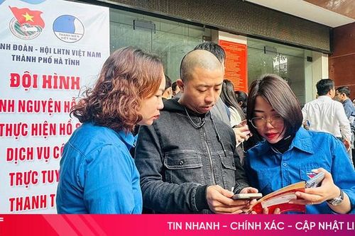 Tuổi trẻ Hà Tĩnh hưởng ứng thứ 7 tình nguyện giải quyết thủ tục hành chính cho Nhân dân
