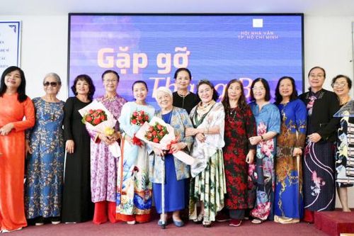 Văn chương mang gương mặt phái đẹp