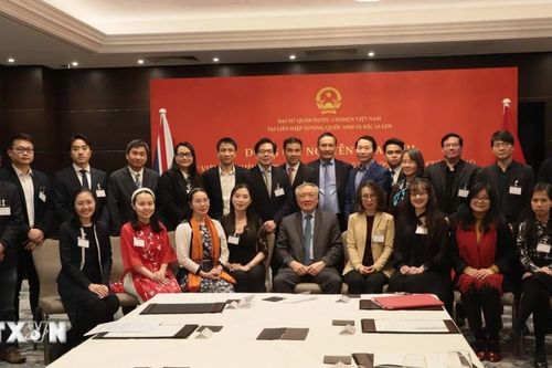 Trí thức Việt kiều Anh tư vấn chính sách phát triển trung tâm tài chính quốc tế