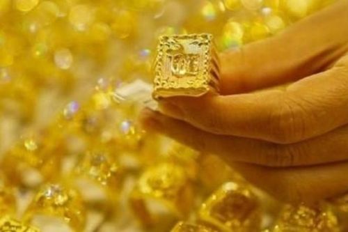 Nóng nhất trong ngày: Giá vàng lao dốc, người 'đu đỉnh' lỗ nặng; Xuất hiện dâu tây 500 nghìn/quả