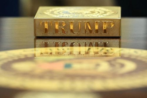Ông Trump biến Phòng Bầu dục thành triển lãm nghệ thuật 'dát vàng'