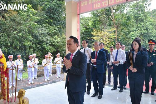Lãnh đạo thành phố thăm, dâng hương tại Khu di tích lịch sử Đặc khu ủy Quảng Đà
