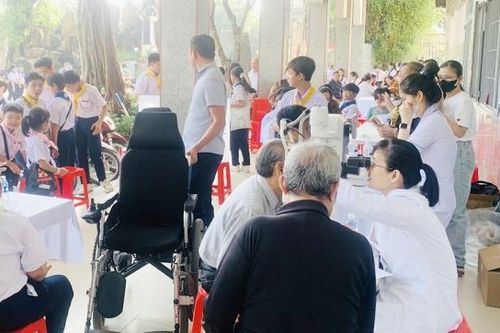 Bệnh viện Mắt Hà Nội - Đồng Nai khám mắt miễn phí cho hàng ngàn người dân