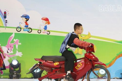 Giao lưu giáo dục kỹ năng tham gia giao thông an toàn cấp tiểu học