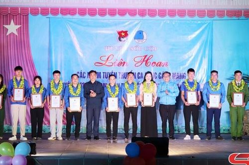 Liên hoan tuyên truyền ca khúc cách mạng và tuyên dương thanh niên tiên tiến làm theo lời Bác