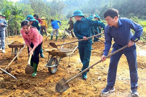Trưởng Ban Tuyên giáo và Dân vận Tỉnh ủy Nông Thị Bích Huệ tham gia hoạt động 3 cùng tại Na Hang