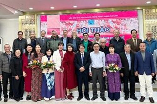 Thành tựu và hướng phát triển văn học nghệ thuật Cố đô