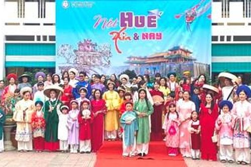 Học sinh trải nghiệm 'Nét Huế xưa & nay'