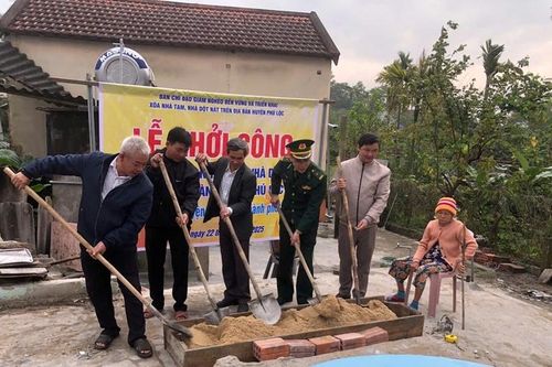 Khởi công xây dựng nhà cho hộ nghèo ở Phú Lộc