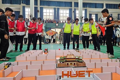 Gần 2.000 học sinh tham gia ngày hội STEM