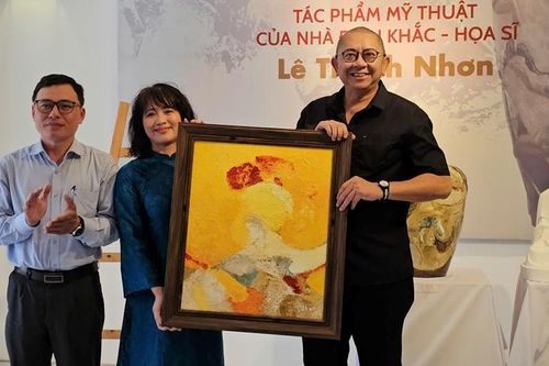 Bảo tàng Mỹ thuật Huế tiếp nhận tác phẩm của nhà điêu khắc Lê Thành Nhơn