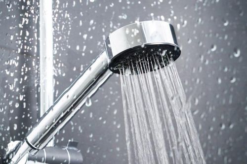 Thói quen nhiều người mắc phải làm tăng nguy cơ liệt mặt, méo miệng