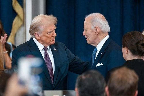 Ông Trump hủy quyền tiếp cận thông tin mật của người tiền nhiệm Biden